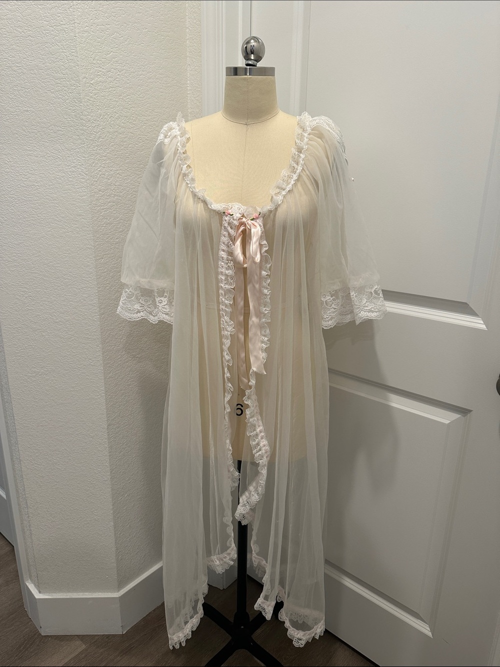 Sheer Lace-Trim Robe with Satin Tie in Ivory